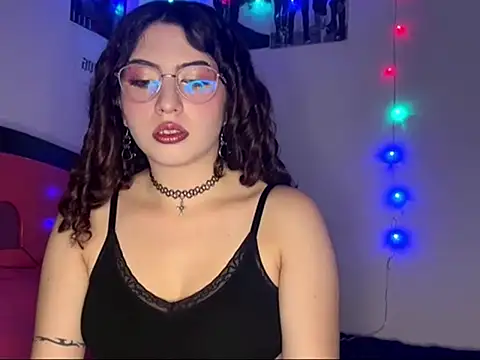 Snapshot of cassierosse2 chatting on July 10, 6:17 am cassierosse2 online show from July 10, 6:17 am