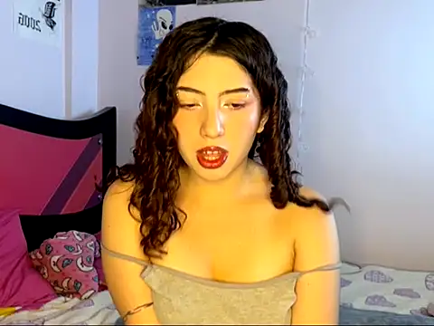 Snapshot of cassierosse2 chatting on July 19, 6:28 am cassierosse2 online show from July 19, 6:28 am