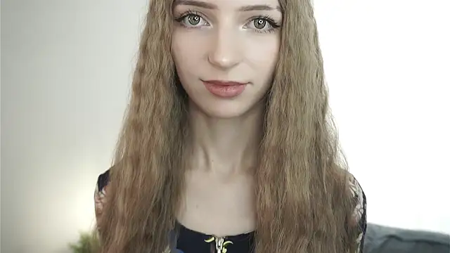 Snapshot of DeliaHoude chatting on June 15, 10:50 am DeliaHoude online show from June 15, 10:50 am