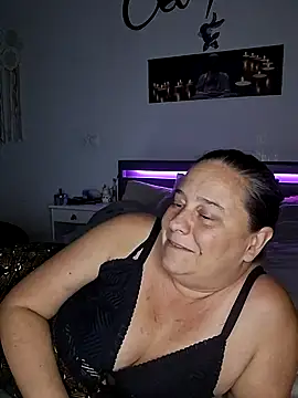 Snapshot of Madame100E chatting on July 1, 10:42 pm Madame100E online show from July 1, 10:42 pm