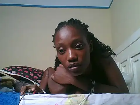 Snapshot of petitecharm chatting on June 12, 11:03 pm petitecharm online show from June 12, 11:03 pm