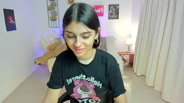 Snapshot of Susy_Doll1 chatting on June 23, 2:15 pm Susy Doll1 online show from June 23, 2:15 pm