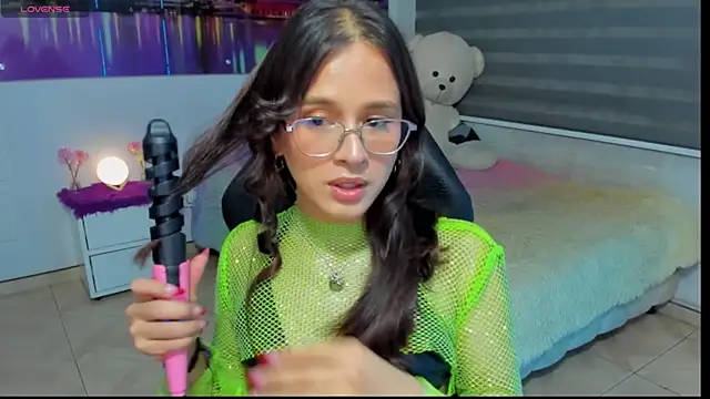 Snapshot of kumikoxxx chatting on June 17, 6:49 am kumikoxxx online show from June 17, 6:49 am