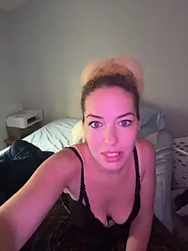 Snapshot of milfymorgan chatting on July 2, 5:08 pm milfymorgan online show from July 2, 5:08 pm