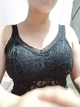 Snapshot of sexy_girll2k chatting on June 24, 2:05 pm sexy girll2k online show from June 24, 2:05 pm