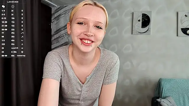 Snapshot of LadaSolar chatting on July 3, 1:34 am LadaSolar online show from July 3, 1:34 am