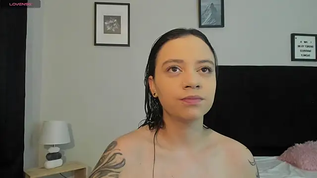 Snapshot of Sara_B chatting on July 2, 5:52 pm Sara B online show from July 2, 5:52 pm