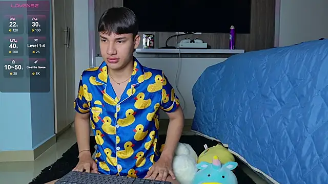 Snapshot of Angel__TheKing chatting on June 17, 2:25 am Angel TheKing online show from June 17, 2:25 am