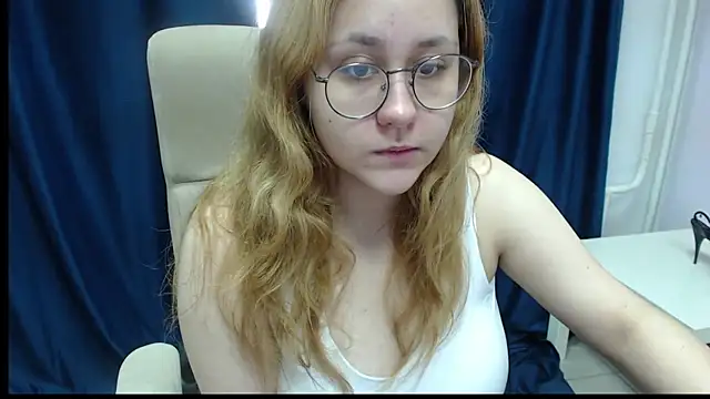 Snapshot of Judith_hypnosiss chatting on June 18, 5:30 am Judith hypnosiss online show from June 18, 5:30 am