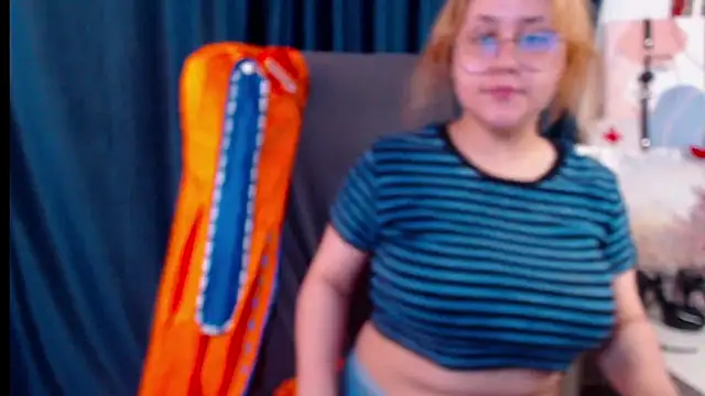 Snapshot of Judith_hypnosiss chatting on June 29, 6:08 pm Judith hypnosiss online show from June 29, 6:08 pm