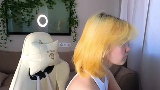Emily Miu online show from June 20, 2:58 am