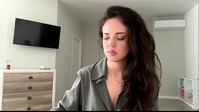 Snapshot of A_Milly chatting on June 27, 9:36 am A Milly online show from June 27, 9:36 am
