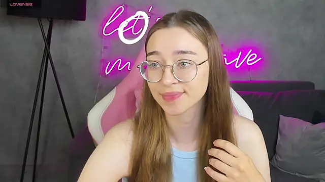 Snapshot of Lucy_Green chatting on June 28, 1:00 am Lucy Green online show from June 28, 1:00 am
