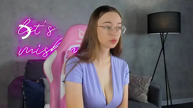 Snapshot of Lucy_Green chatting on July 12, 12:34 am Lucy Green online show from July 12, 12:34 am