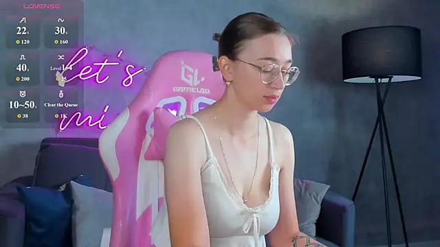 Snapshot of Lucy_Green chatting on July 14, 12:46 am Lucy Green online show from July 14, 12:46 am