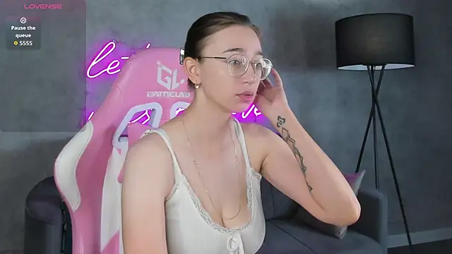 Snapshot of Lucy_Green chatting on July 19, 12:47 am Lucy Green online show from July 19, 12:47 am