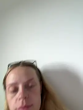 Snapshot of Kell1016- chatting on July 7, 3:38 pm Kell1016- online show from July 7, 3:38 pm
