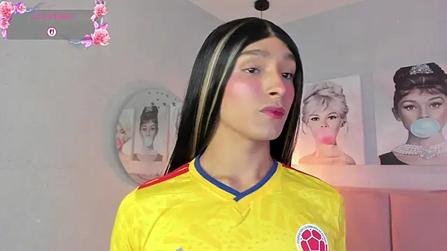 Snapshot of skinny_dolltrans chatting on June 17, 9:49 pm skinny dolltrans online show from June 17, 9:49 pm