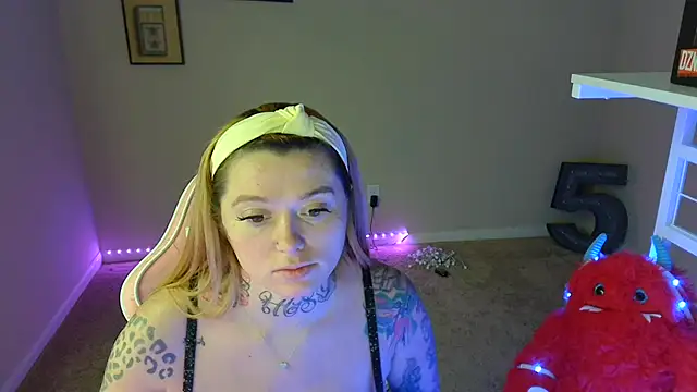 Snapshot of karmathevixen chatting on July 10, 2:52 pm karmathevixen online show from July 10, 2:52 pm