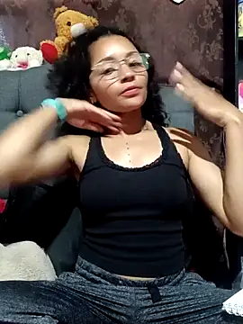 Snapshot of Estrella2001 chatting on June 18, 8:46 pm Estrella2001 online show from June 18, 8:46 pm