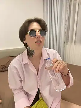 Snapshot of Lorysoon chatting on June 20, 5:27 pm Lorysoon online show from June 20, 5:27 pm