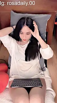 Snapshot of Rosane00 chatting on July 1, 3:23 pm Rosane00 online show from July 1, 3:23 pm