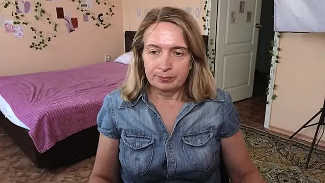 Snapshot of Melissa_Lie chatting on June 16, 10:29 am Melissa Lie online show from June 16, 10:29 am