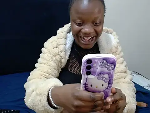 Snapshot of KinkyPetite18 chatting on July 28, 9:47 pm KinkyPetite18 online show from July 28, 9:47 pm