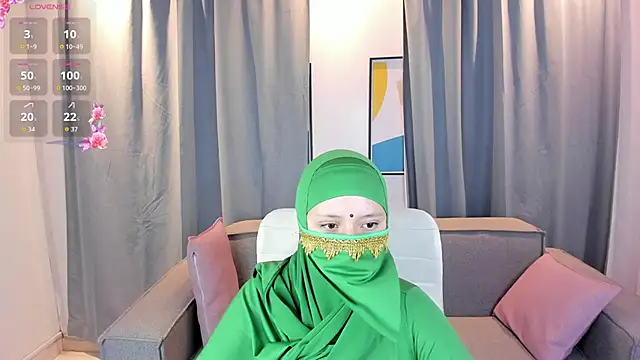 Snapshot of Nayla_Luxe chatting on June 16, 1:47 pm Nayla Luxe online show from June 16, 1:47 pm