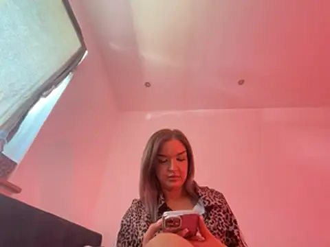 Snapshot of elina_amara_ chatting on June 16, 3:14 pm elina amara online show from June 16, 3:14 pm