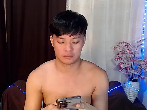 Snapshot of kingdomcum96 chatting on July 22, 1:36 pm kingdomcum96 online show from July 22, 1:36 pm