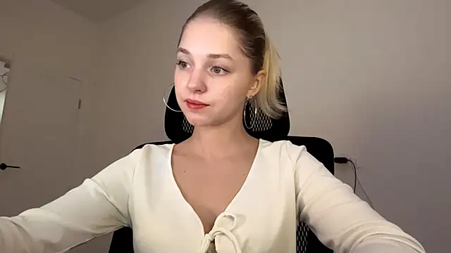 EveryoneEve online show from July 29, 8:01 am
