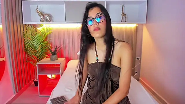 jazminmoree online show from August 1, 8:08 pm