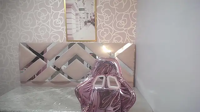 Snapshot of KiaraStar_ch chatting on June 19, 8:12 pm KiaraStar ch online show from June 19, 8:12 pm