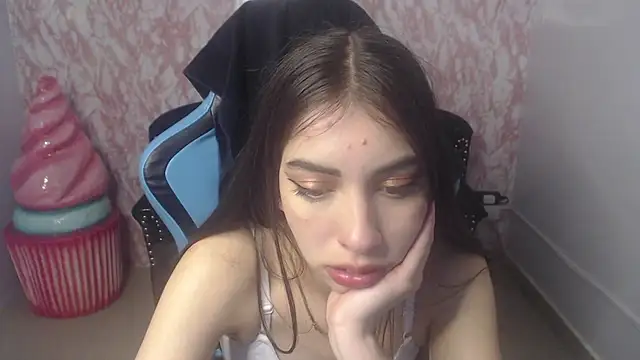 Snapshot of KiaraStar_ch chatting on July 7, 1:04 pm KiaraStar ch online show from July 7, 1:04 pm