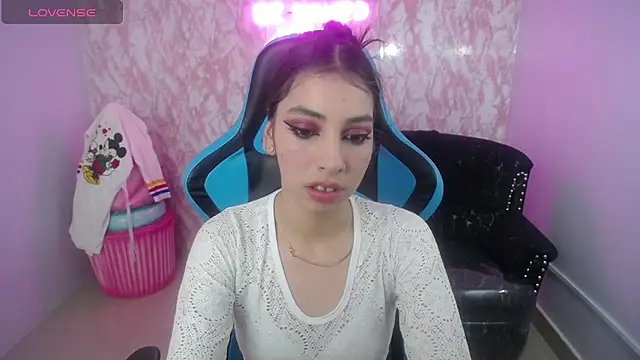Snapshot of KiaraStar_ch chatting on July 10, 8:44 pm KiaraStar ch online show from July 10, 8:44 pm