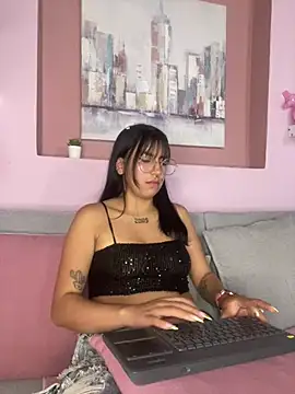 Snapshot of GabyLopez_Pink chatting on July 7, 7:23 am GabyLopez Pink online show from July 7, 7:23 am