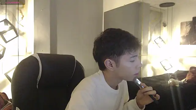Snapshot of ash_ka chatting on June 27, 12:22 pm ash ka online show from June 27, 12:22 pm