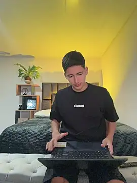 Snapshot of SantiLux_ chatting on July 5, 11:23 pm SantiLux online show from July 5, 11:23 pm