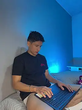 Snapshot of SantiLux_ chatting on July 17, 2:51 am SantiLux online show from July 17, 2:51 am