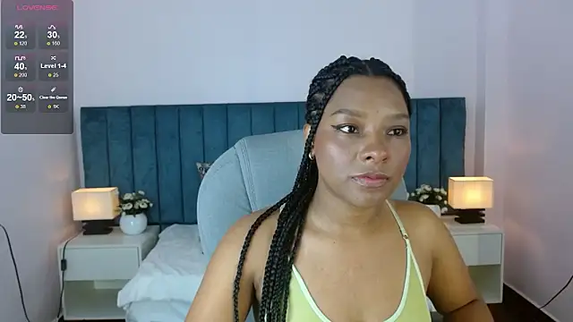 Snapshot of Val_naughty chatting on June 17, 5:32 am Val naughty online show from June 17, 5:32 am