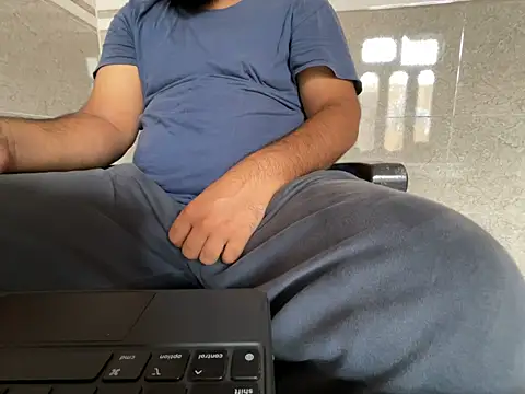 Snapshot of virginboyjammu chatting on August 5, 8:28 am virginboyjammu online show from August 5, 8:28 am