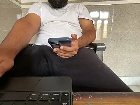 Snapshot of virginboyjammu chatting on August 6, 7:10 am virginboyjammu online show from August 6, 7:10 am