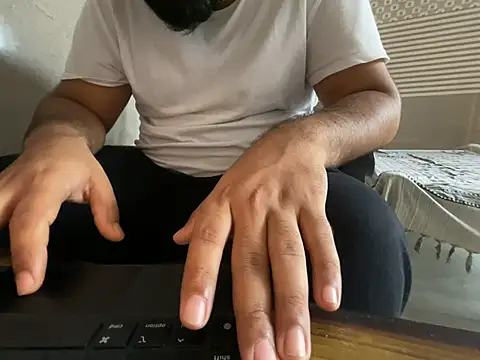 Snapshot of virginboyjammu chatting on August 8, 2:57 am virginboyjammu online show from August 8, 2:57 am