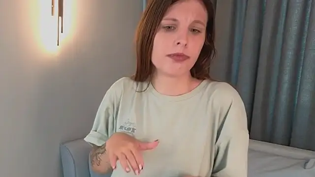 Snapshot of SusannFisher chatting on July 3, 8:21 am SusannFisher online show from July 3, 8:21 am