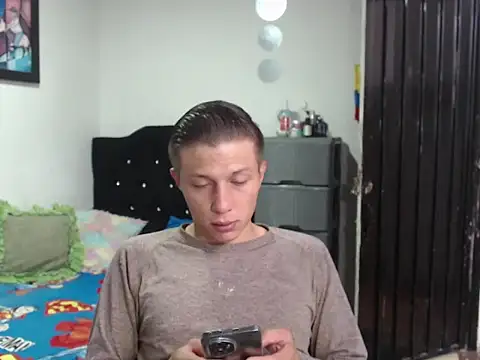 Snapshot of Stiiveen777 chatting on July 15, 12:32 pm Stiiveen777 online show from July 15, 12:32 pm