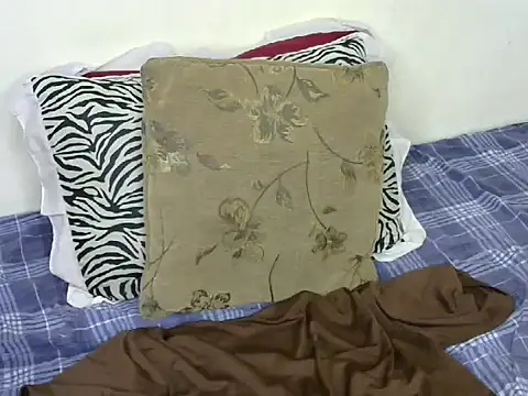 Snapshot of brownfinegirl22 chatting on July 22, 7:55 am brownfinegirl22 online show from July 22, 7:55 am
