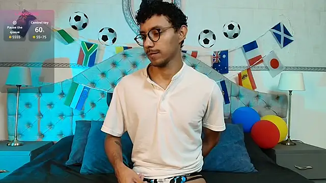 Snapshot of Twunk_miguel chatting on June 24, 12:26 pm Twunk miguel online show from June 24, 12:26 pm