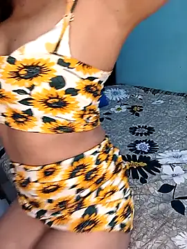 Snapshot of Kenisha_Beauty chatting on June 21, 6:54 pm Kenisha Beauty online show from June 21, 6:54 pm
