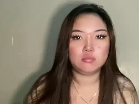 Snapshot of Youknow_imperfect chatting on June 18, 3:51 am Youknow imperfect online show from June 18, 3:51 am